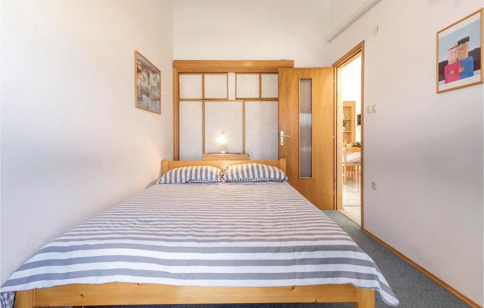 Lovely Apartment In Fazana With House Sea View الغرفة الصورة